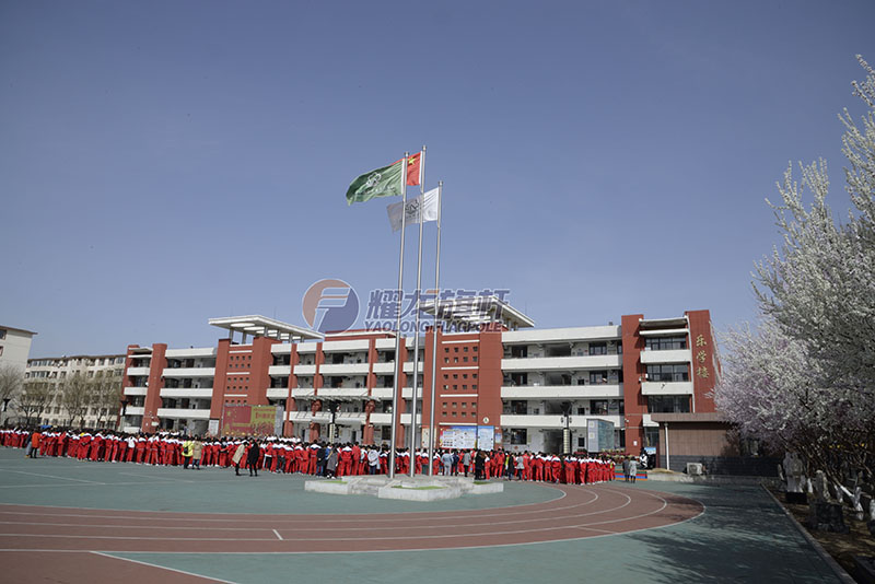 內蒙古農業大學附屬中學使用耀龍學校旗桿升旗